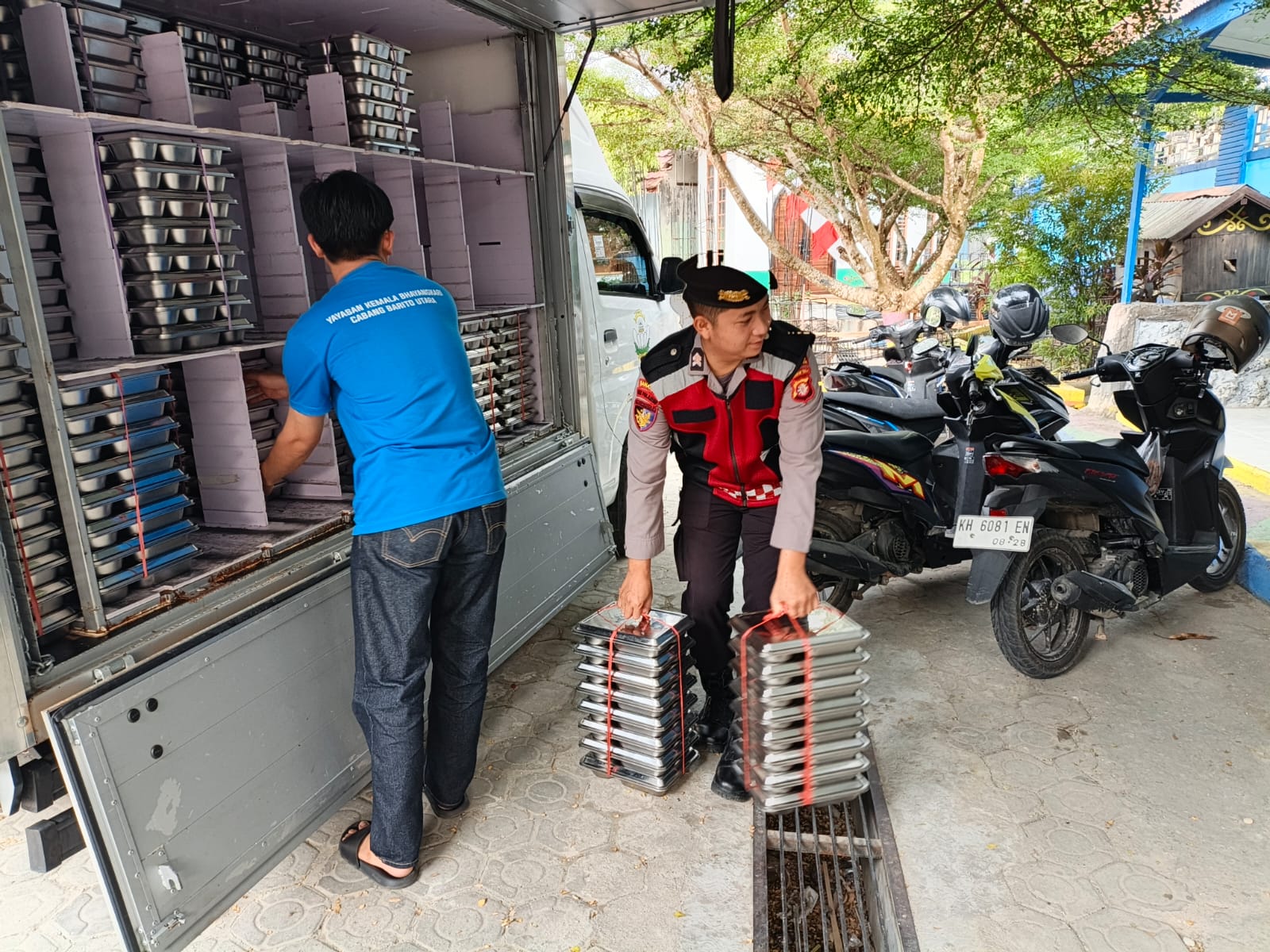 Dukung Generasi Emas, Polres Barito Utara Garda Terdepan Kawal Pendistribusian Makanan Bergizi Gratis ke Sekolah