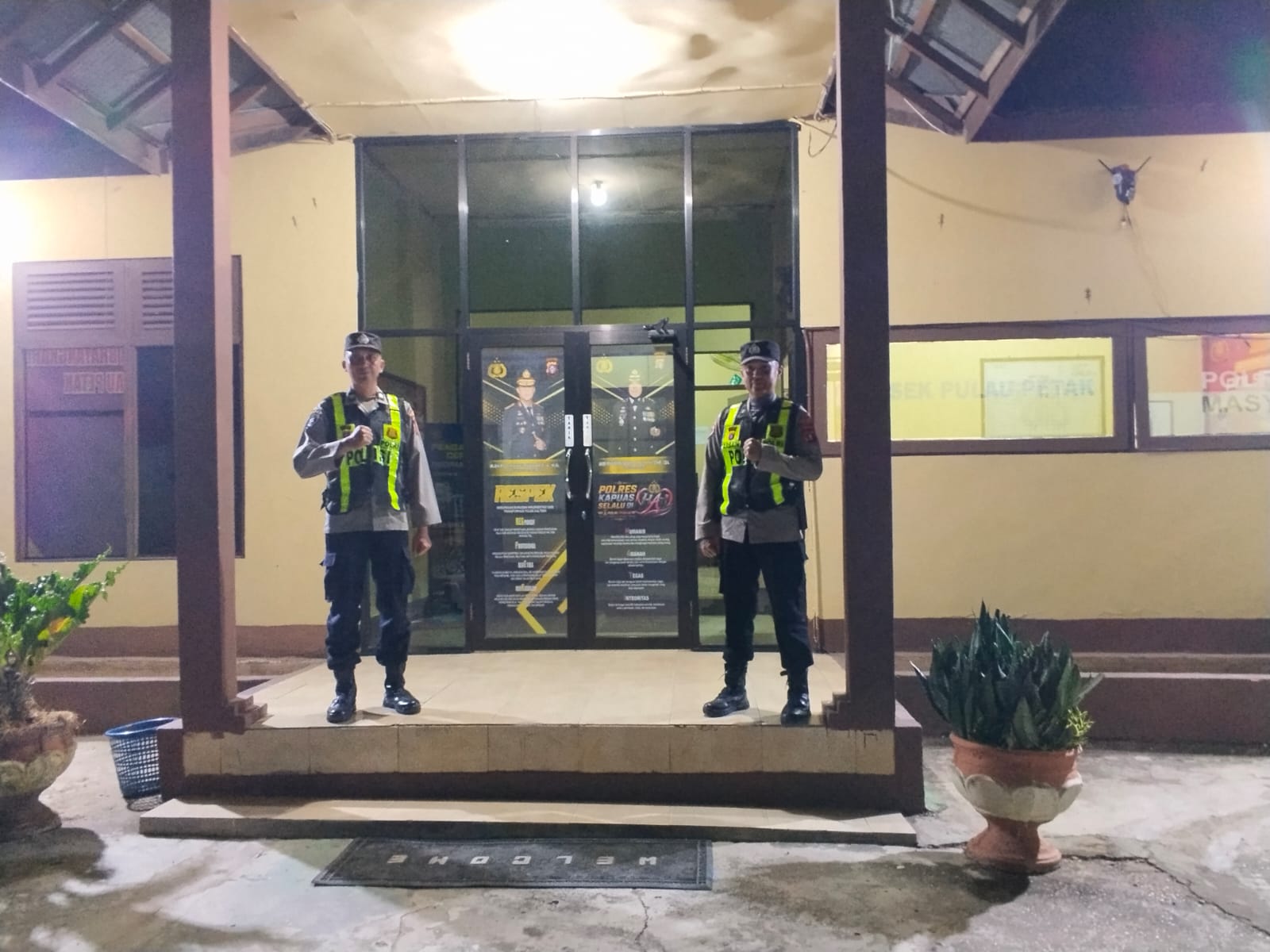 POLSEK PULAU PETAK LAKSANAKAN KEGIATAN SIAGA MAKO PADA MALAM HARI GUNA CIPTAKAN SITUASI AMAN