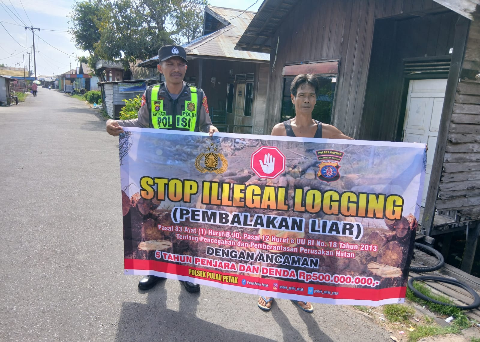 SOSIALISASI PENEBANGAN HUTAN SECARA LIAR (ILEGAL LOGING) OLEH PERSONIL POLSEK PULAU PETAK