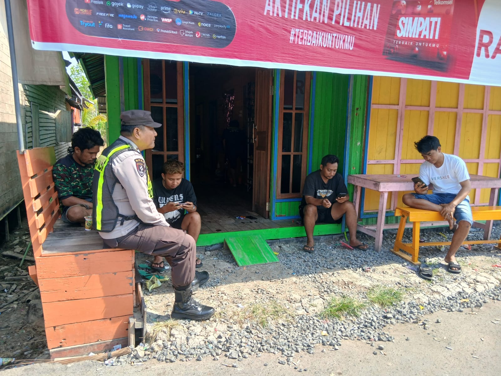 PERSONIL POLSEK PULAU PETAK LAKSANAKAN PATROLI DIALOGIS KE DESA-DESA WILAYAH KECAMATAN PULAU PETAK
