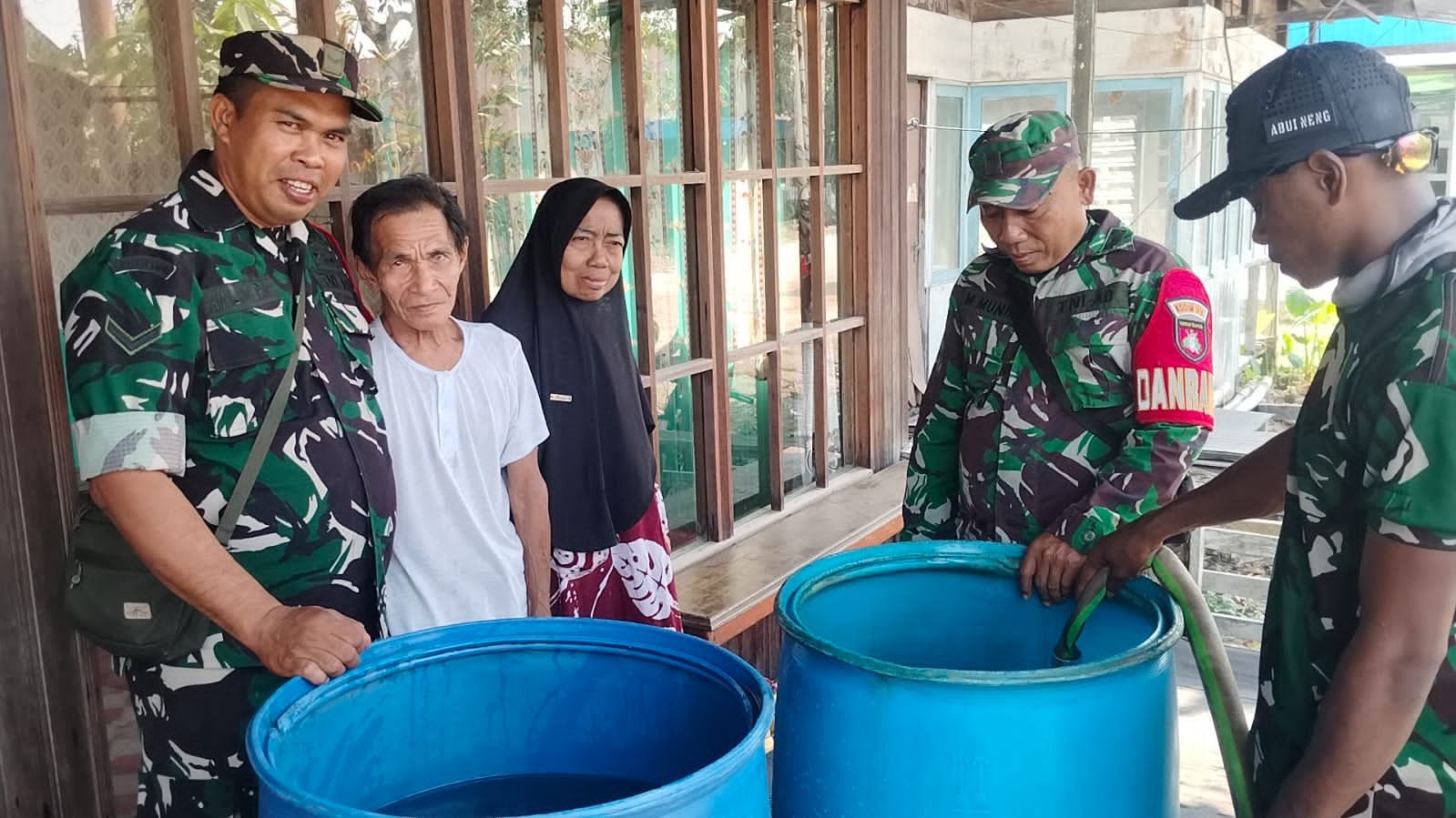 TNI Hadir untuk Rakyat, Kodim 1015/Sampit dan Korem 102/Pjg Salurkan Air Bersih di Desa Jaya Karet