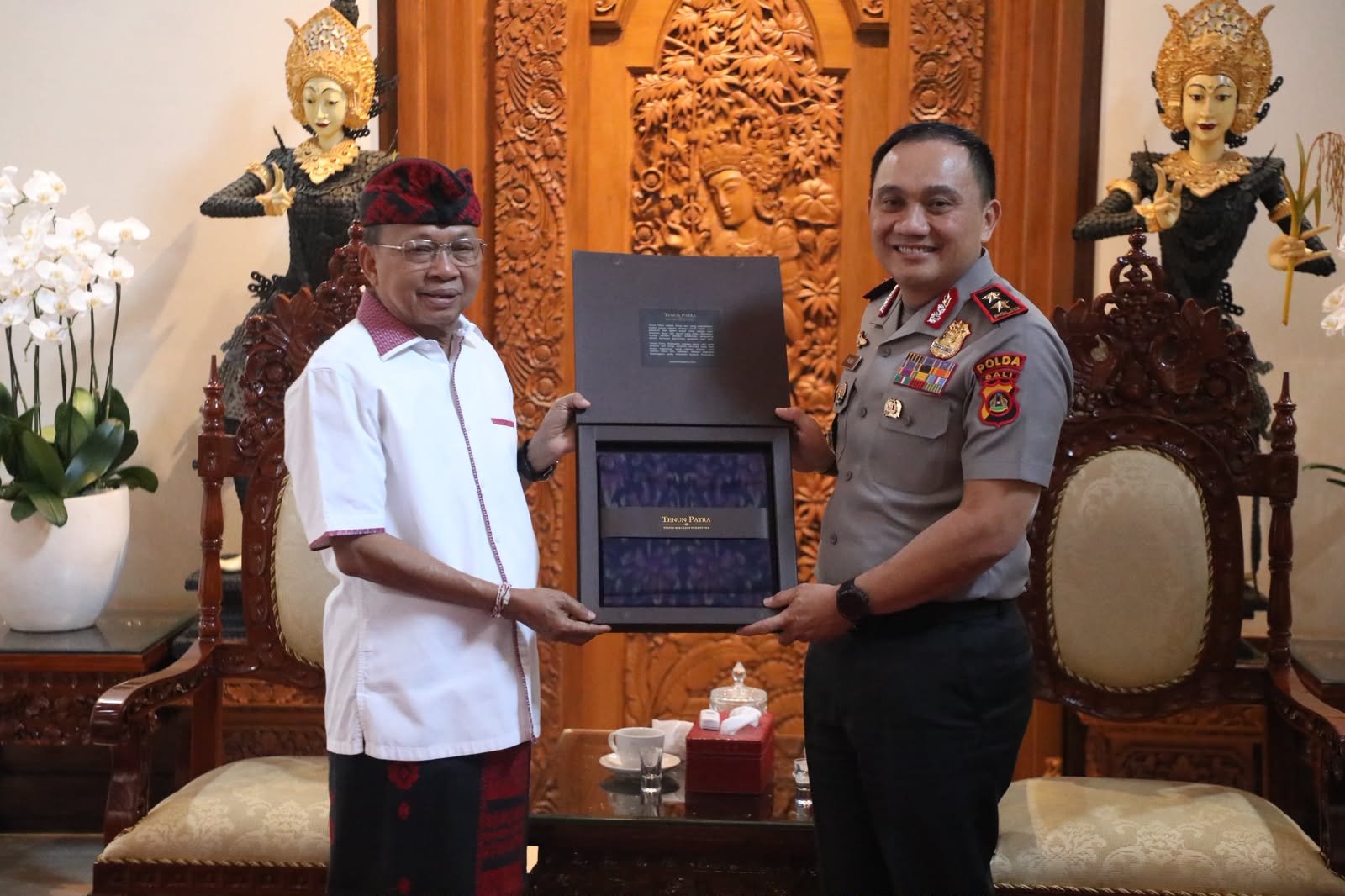 MOMEN PENTING DI JAYA SABHA! KAPOLDA BALI PASMA ROYCE TEMUI GUBERNUR KOSTER, SINERGI KEAMANAN DAN MASA DEPAN PARIWISATA JADI SOROTAN