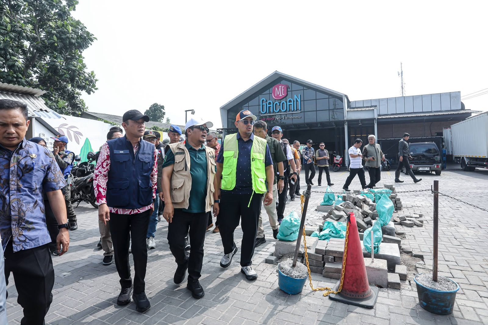 Wali Kota Bandung Tinjau Tiga Titik Rawan Banjir di Cibiru, Identifikasi Solusi Drainase